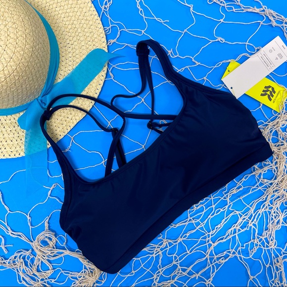 🏝NWT ALL IN MOTION BIKINI TOP - Picture 1 of 9